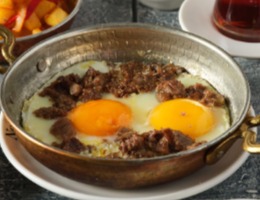 Sahanda Kavurmalı Yumurta