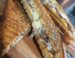 Kavurmalı Tost